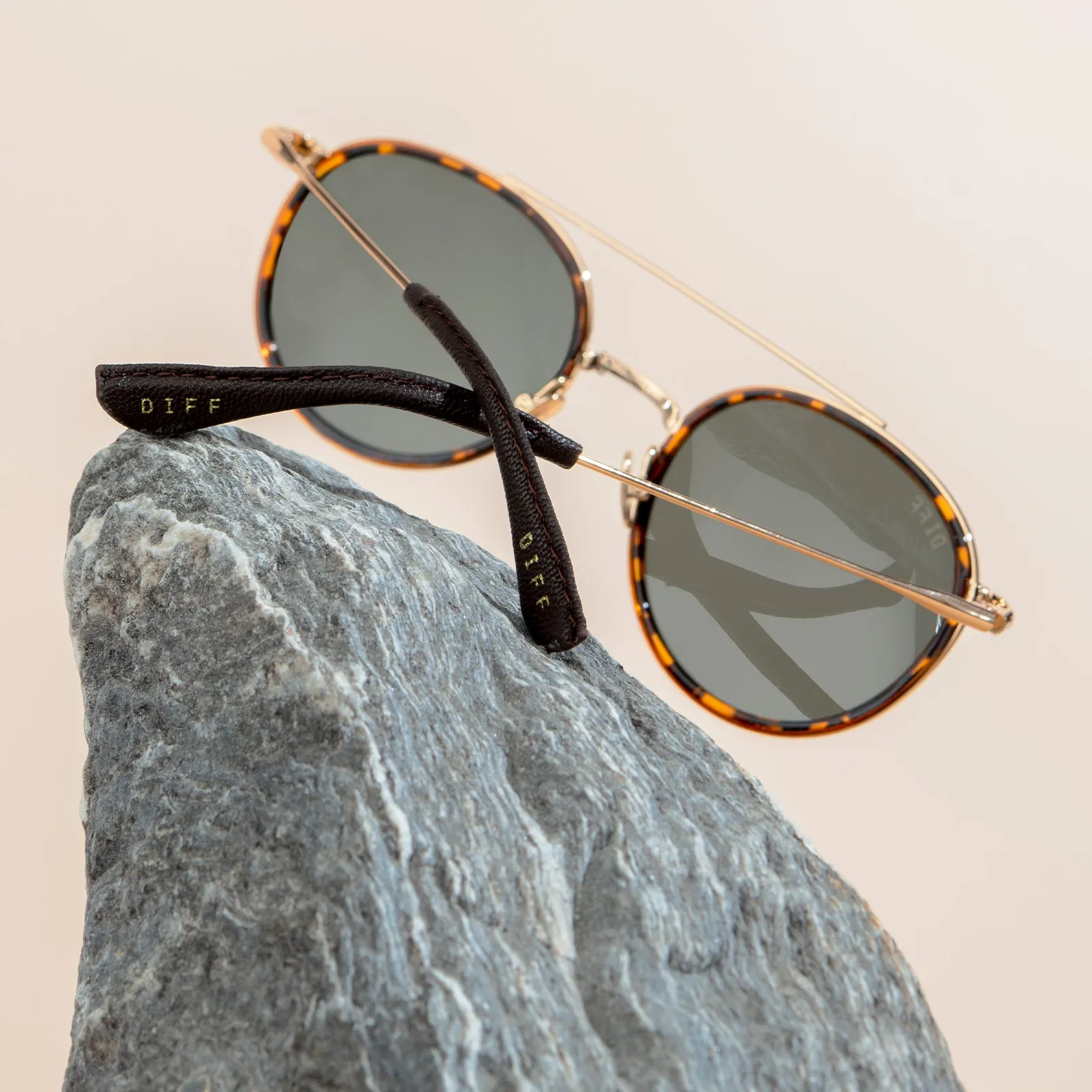 BOBA FETT™ - MANDALORIAN GOLD   BOUNTY HUNTER GREEN POLARIZED SUNGLASSES