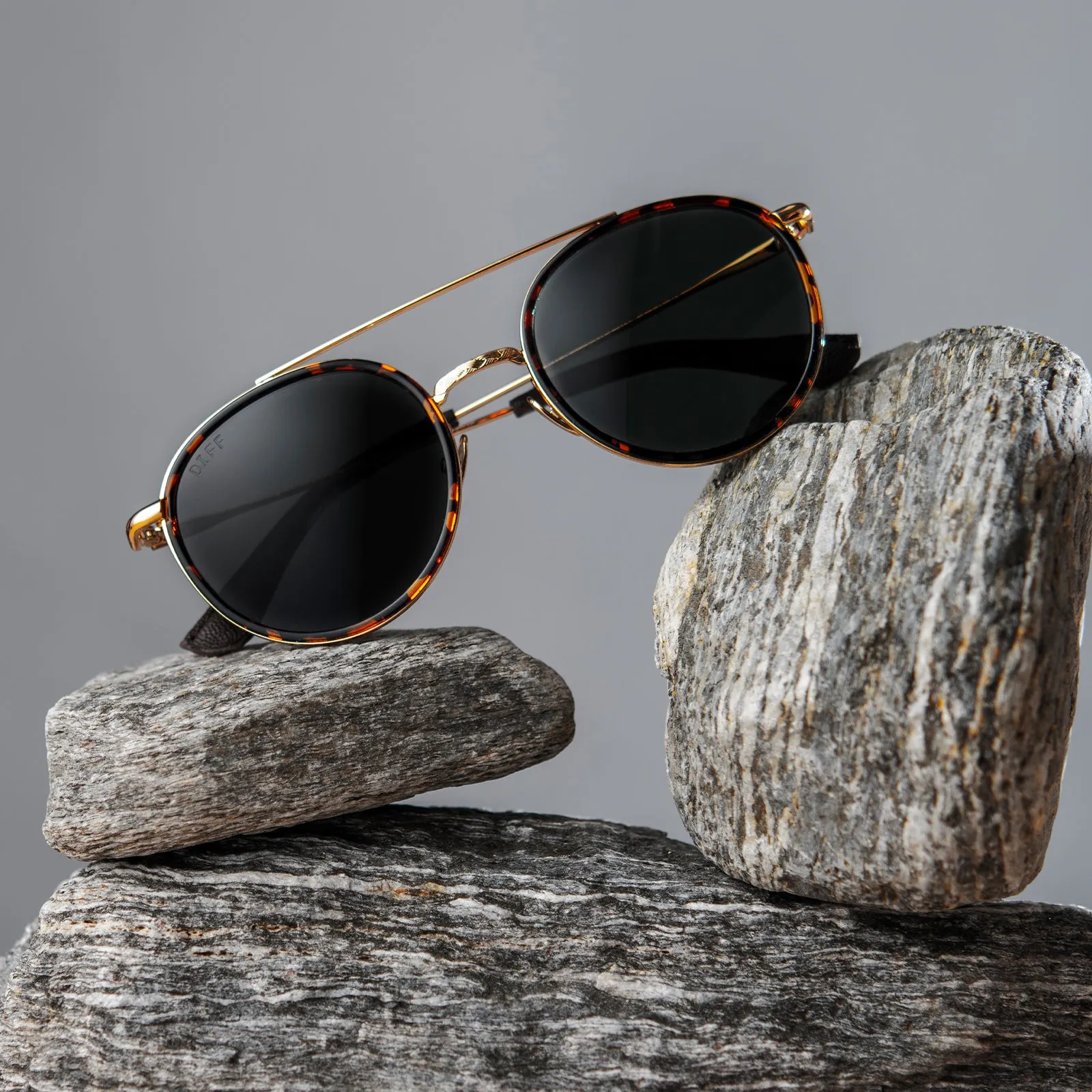 BOBA FETT™ - MANDALORIAN GOLD   BOUNTY HUNTER GREEN POLARIZED SUNGLASSES
