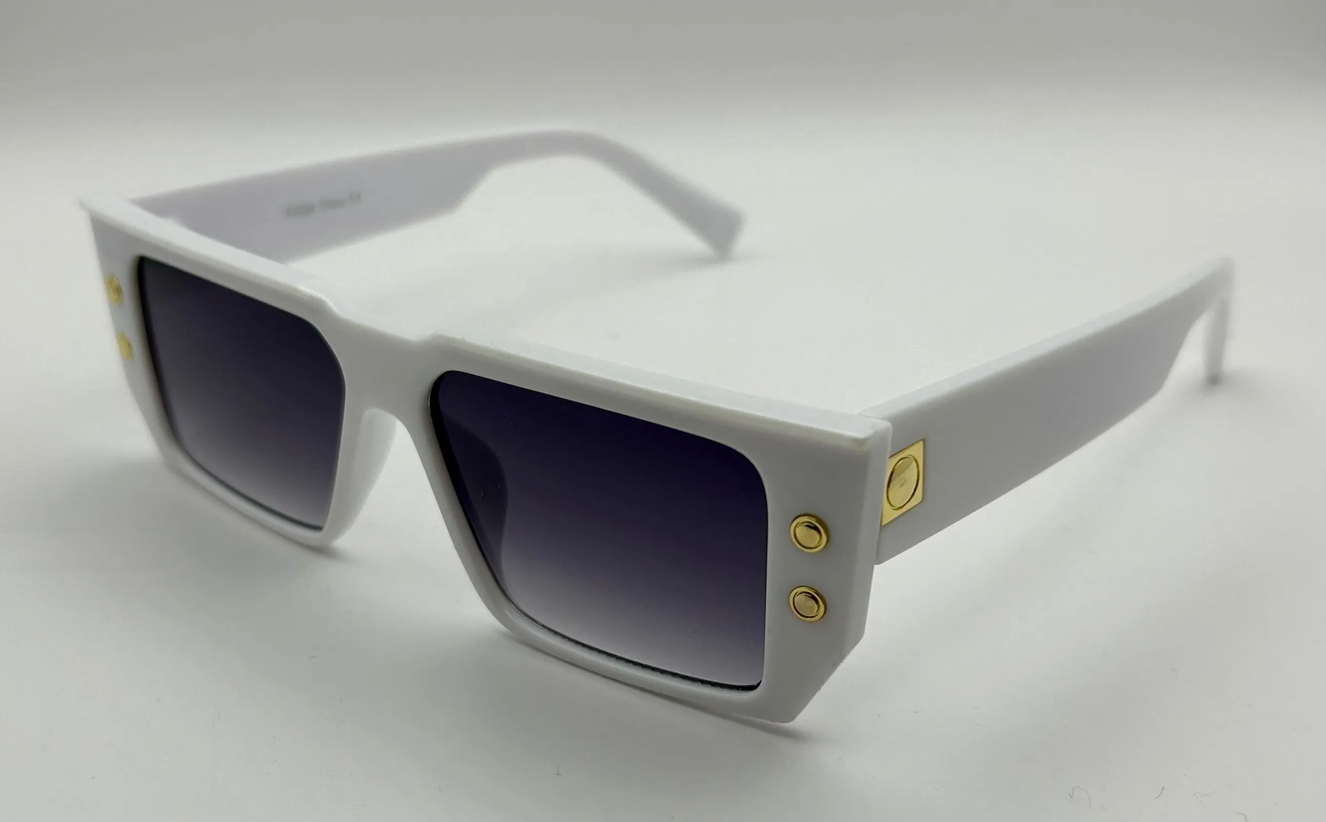 HUDSON | White | Gradient Smokey Lens