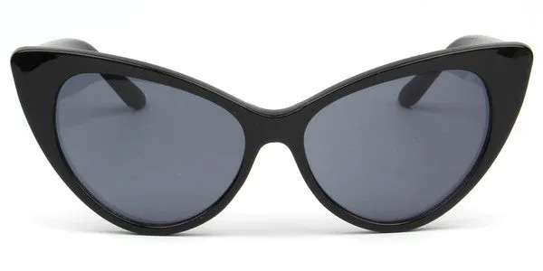 Retro Cat Eye Sunglasses in Black